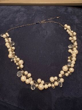 Pearl & Crystal Cluster Statement Necklace – Elegant & Romantic